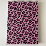 دفترسیمی هیرا طرح پلنگی صورتی سایزa4